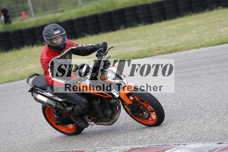 Archiv-2025/09 22.04.2025 Cornu Master School ADR/rot-rouge/17